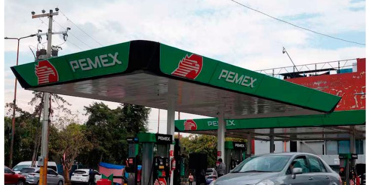 A Pemex le da el ‘bajón’: Ventas de gasolinas tiene su peor caída en 2 años