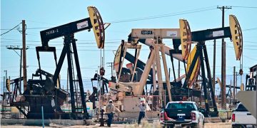 Petróleo abre la semana con caídas tras marco de acuerdo comercial entre EU y China
