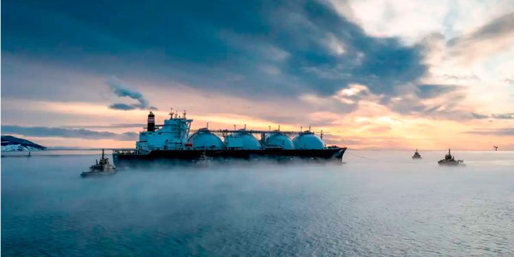 UE aprueba 19° paquete de sanciones a Rusia, que veta el GNL