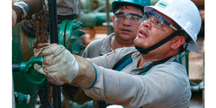 México aumenta 40% el procesamiento de petróleo crudo