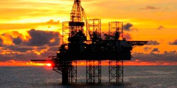 El mercado mundial del petróleo tendrá enorme exceso de oferta en 2026: AIE