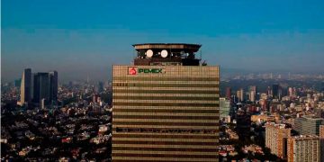 Deuda y vencimientos alejan a Pemex de su independencia financiera en 2027