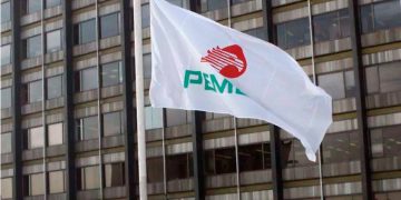 Exportaciones de Pemex caen a su nivel más bajo en 35 años