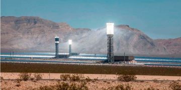 Una de las mayores centrales termosolares del planeta ha caído, y su quiebra confirma qué tecnología domina hoy la energía solar