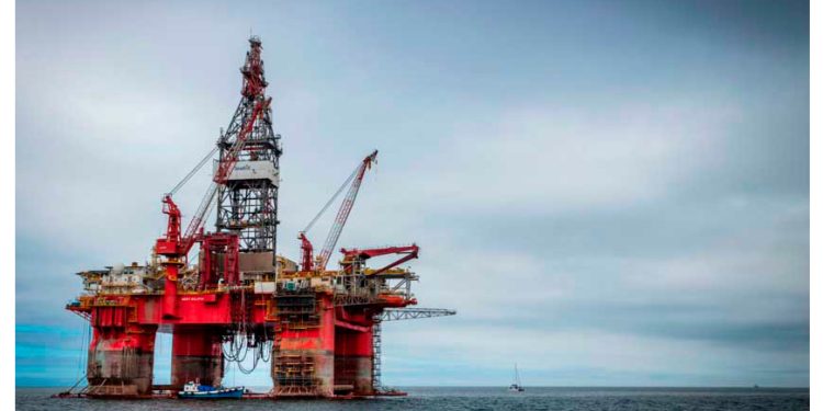 El mundo se encamina hacia un superávit de petróleo: EEUU responde llenando otra vez el Golfo de México de plataformas