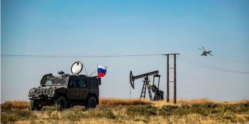 Petróleo sube 2% tras suspensión de exportaciones de puerto de Novorossiysk por ataque ucraniano