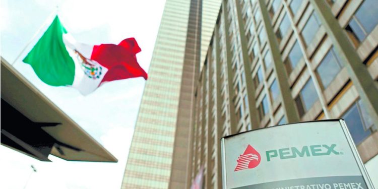 Apoyos a Pemex salvan ingresos petroleros; crecieron 15.4% anual