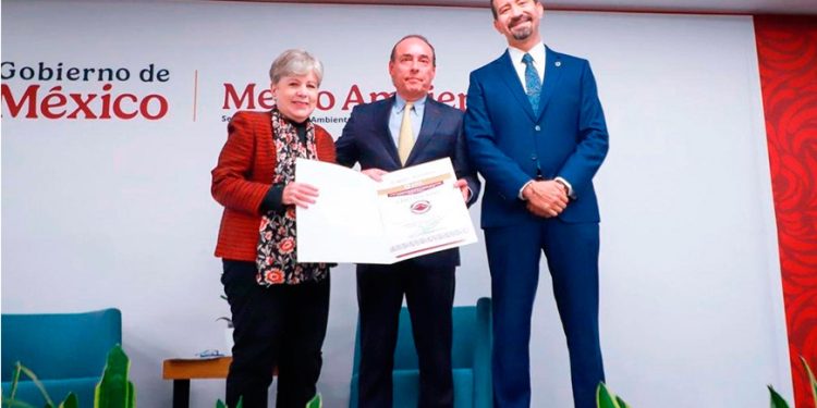 Semarnat y ASEA entregan certificados ambientales a 33 instalaciones del sector hidrocarburos