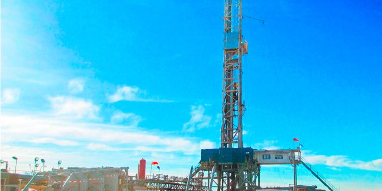 Argentina pacta primera venta de largo plazo de GNL