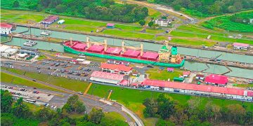 Sol sobre agua: la convergencia solar-hidráulica que explora la CFE 