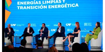 Garantizar ahorro al consumidor y potenciar la transmisión: lo que necesita América Latina para su transición energética