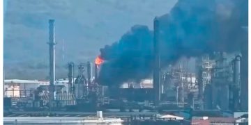 Incendio en refinería de Pemex en Salina Cruz: Activan protocolos de emergencia