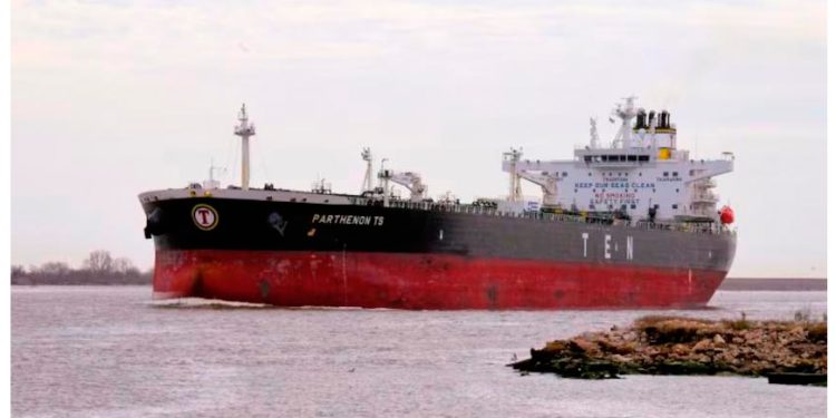 Pemex envía su petróleo a… Dinamarca: 700 mil barriles mexicanos que iban a Cuba ahora van a Europa