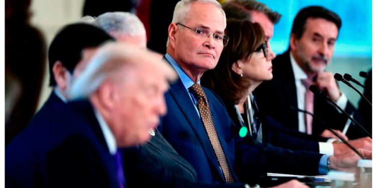 Petroleros ‘desinflan’ optimismo de Trump por petróleo de Venezuela: Reconstrucción tomará años