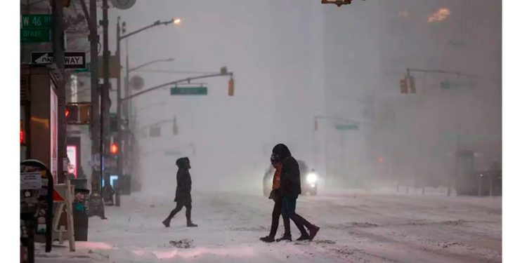 Más de 700,000 personas se quedan sin electricidad en EU por la tormenta invernal