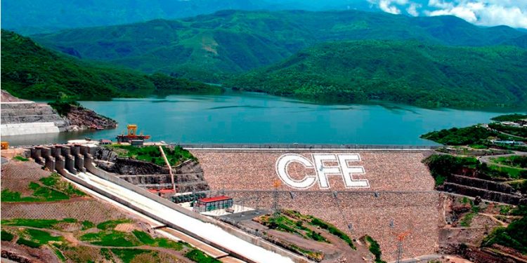 Sol sobre agua: la convergencia solar-hidráulica que explora la CFE 