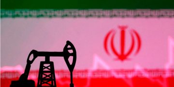 Petróleo sube casi 2% tras comentarios de Trump sobre envío de «armada» a Irán