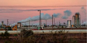 Analistas privados identifican falta de competencia en energía y electricidad