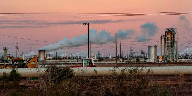 Analistas privados identifican falta de competencia en energía y electricidad