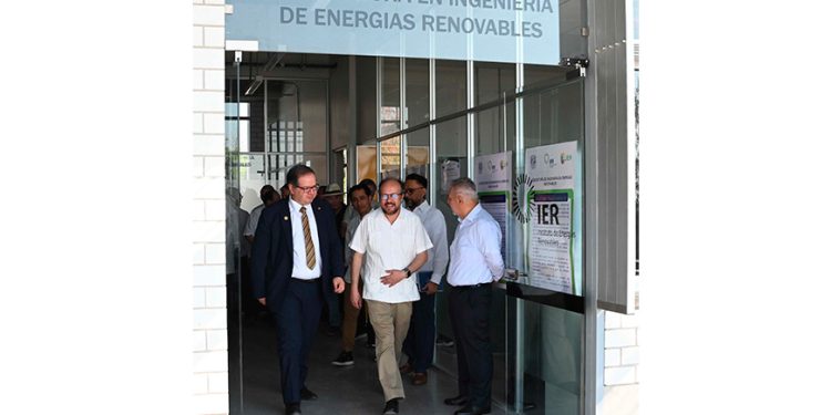 Formar profesionistas para impulsar la Transición Energética, apuesta de futuro de la UNAM: Rector Lomelí