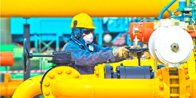 Subsecretario de Comercio Exterior supervisa proyectos para exportar gas de México a Asia