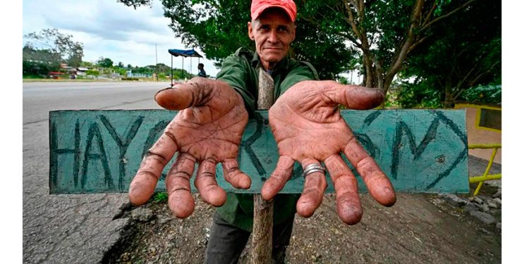 Cuba: ante crisis energética, recurren a carbón y paneles solares