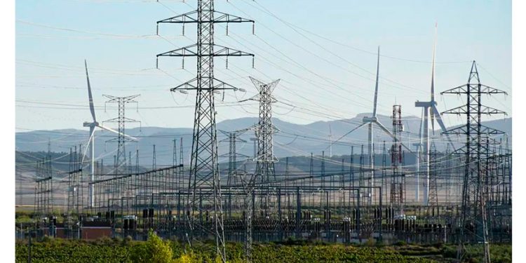 El consumo global de electricidad se acelera y subirá a un ritmo del 3,6 % en 2026-2030