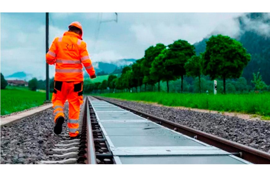 La idea loca que nació en Suiza en 2025 y que ahora podría revolucionar toda la red ferroviaria: paneles solares desmontables entre los raíles que podrían generar electricidad para miles de hogares