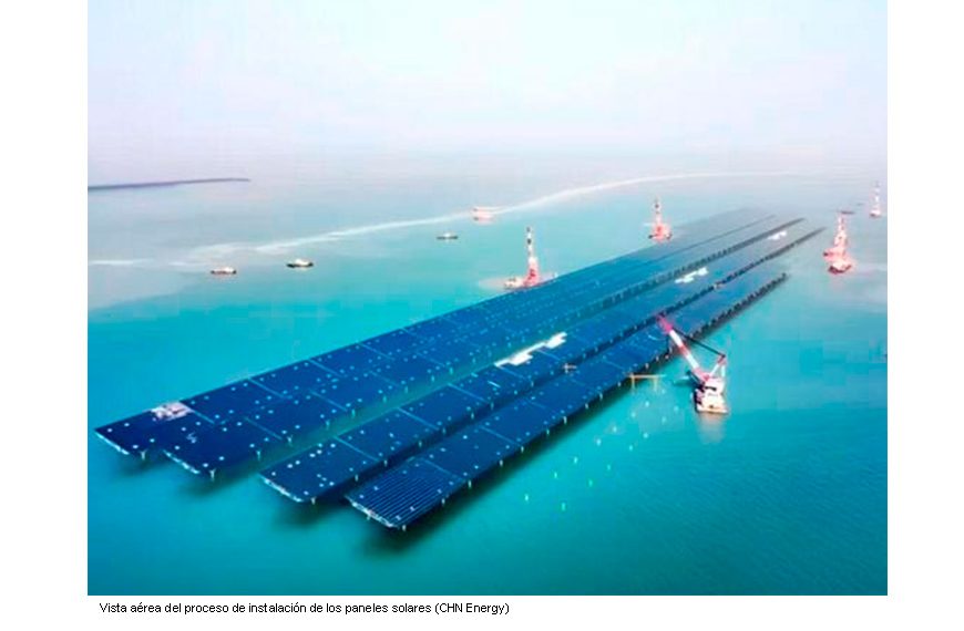 China instala 2.934 paneles solares en mar abierto y soluciona un gran problema de la energía renovable (y crea otros nuevos)