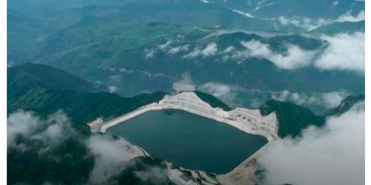 Donde tú ves una montaña, China ve una pila: está construyendo una megacentral hidroeléctrica de 2.100 MW en el Tíbet