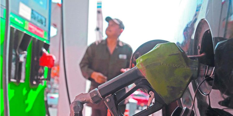 Gasolina y diésel en México y EU siguen al alza