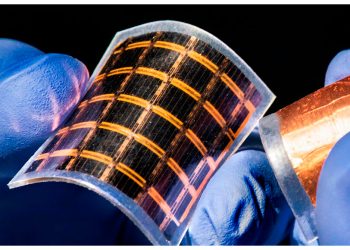 Las placas solares de plástico ya no son un juguete: China logra que sean casi tan eficientes como las de silicio