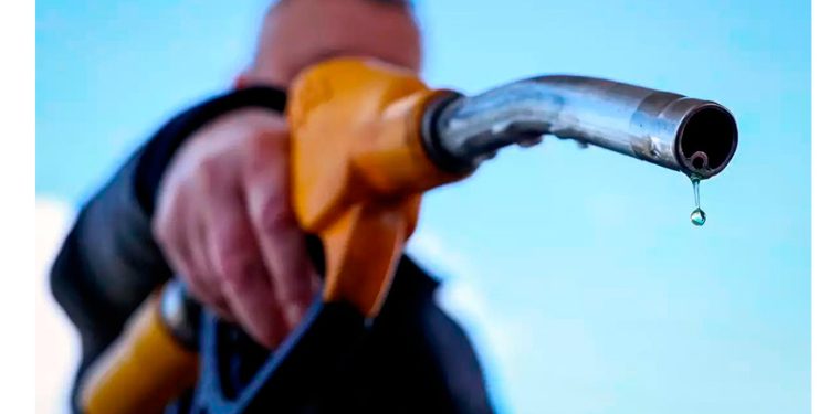 El petróleo supera los 100 dólares por barril y provoca el desplome de las bolsas en el mundo