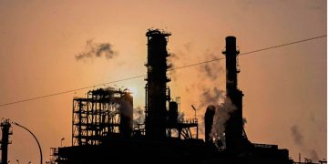 Barril de petróleo vuelve a subir hasta 6%