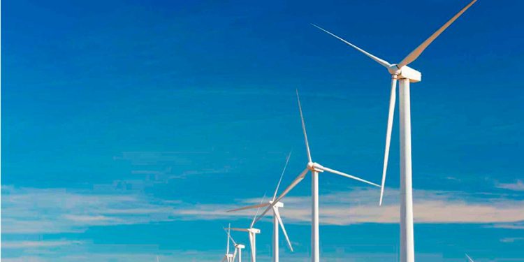 Dinamarca desafía las reglas con la primera turbina eólica del mundo hecha con acero verde y palas reciclables