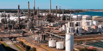 Escalada en Medio Oriente provoca pérdida de un 10 por ciento de producción mundial de hidrocarburos