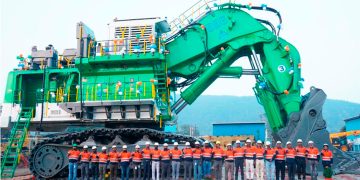 Para ahorrar casi 700.000 € en combustible, esta excavadora gigante de 600 toneladas usada en minería ha pasado de ser diésel a 100% eléctrica