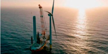 RWE instala la primera turbina eólica marina del mundo equipada con una torre de acero y palas de rotor reciclables