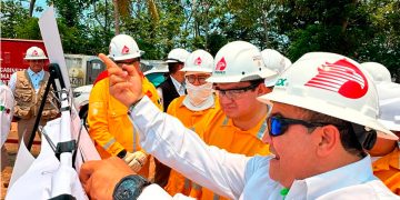Director de Pemex supervisa proyecto estratégico de gas en Campo Bakté