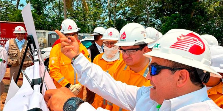 Director de Pemex supervisa proyecto estratégico de gas en Campo Bakté