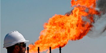 Petróleo cae casi 3% tras comentarios de Trump sobre Irán; mercado apuntan a escasez de suministro