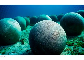 El experimento alemán con bolas gigantes que ya prueba Estados Unidos para almacenar el exceso eléctrico