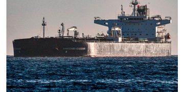 EU permitirá acceso al petróleo ruso por un mes