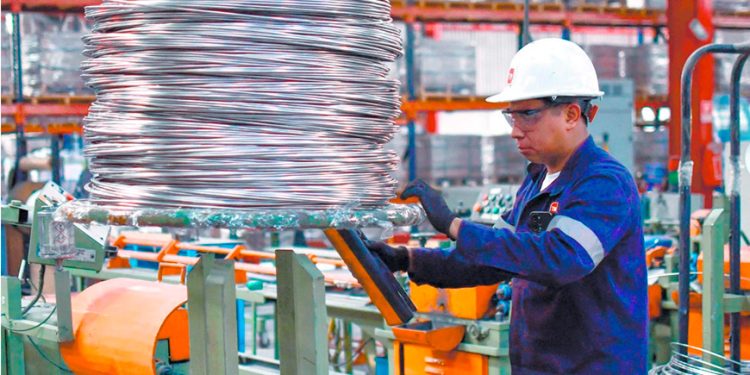 Aranceles pegan a producción de acero