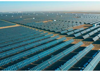China fabricó en un año más paneles solares de los que el planeta puede absorber. Ahora el mercado se está devorando a sí mismo