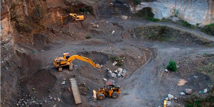 Prosperidad de la minería es sólo para dueños de concesiones: especialistas
