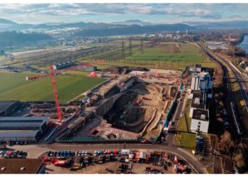 Suiza está excavando un foso de 27 metros de profundidad y más largo que dos campos de fútbol: todo para una batería gigante