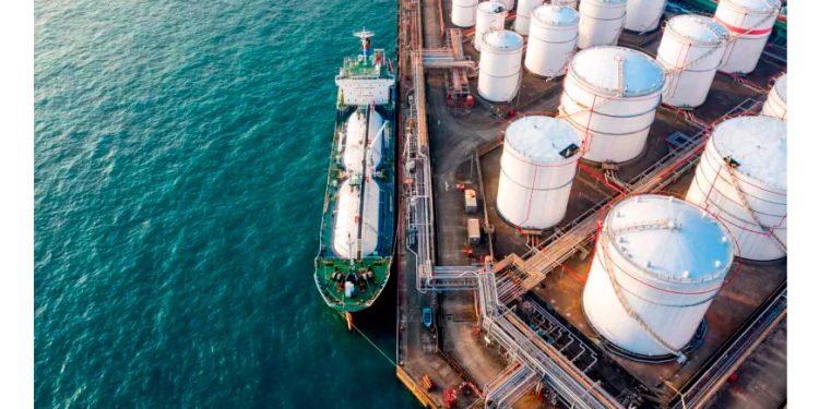 La apuesta de 93,000 millones de Pemex para revivir petroquímicos encara escasez de gas y décadas de rezago