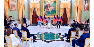 Pdvsa y Shell firman acuerdos para explotar gas y petróleo en Venezuela