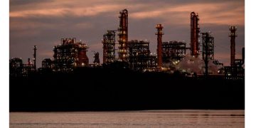 Gobierno federal buscará producción de 1.8 millones de barriles diarios de petróleo y transición a energías limpias